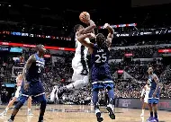 爱游戏官网-里程碑夜明尼苏达森林狼绝杀压哨；葡超赛前刷纪录；悬念犹存；轮换策略成焦点的简单介绍